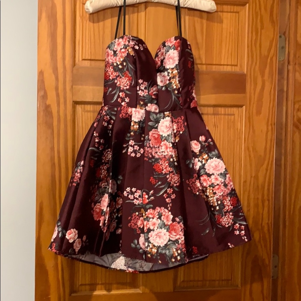 A line floral sweetheart neckline party dress